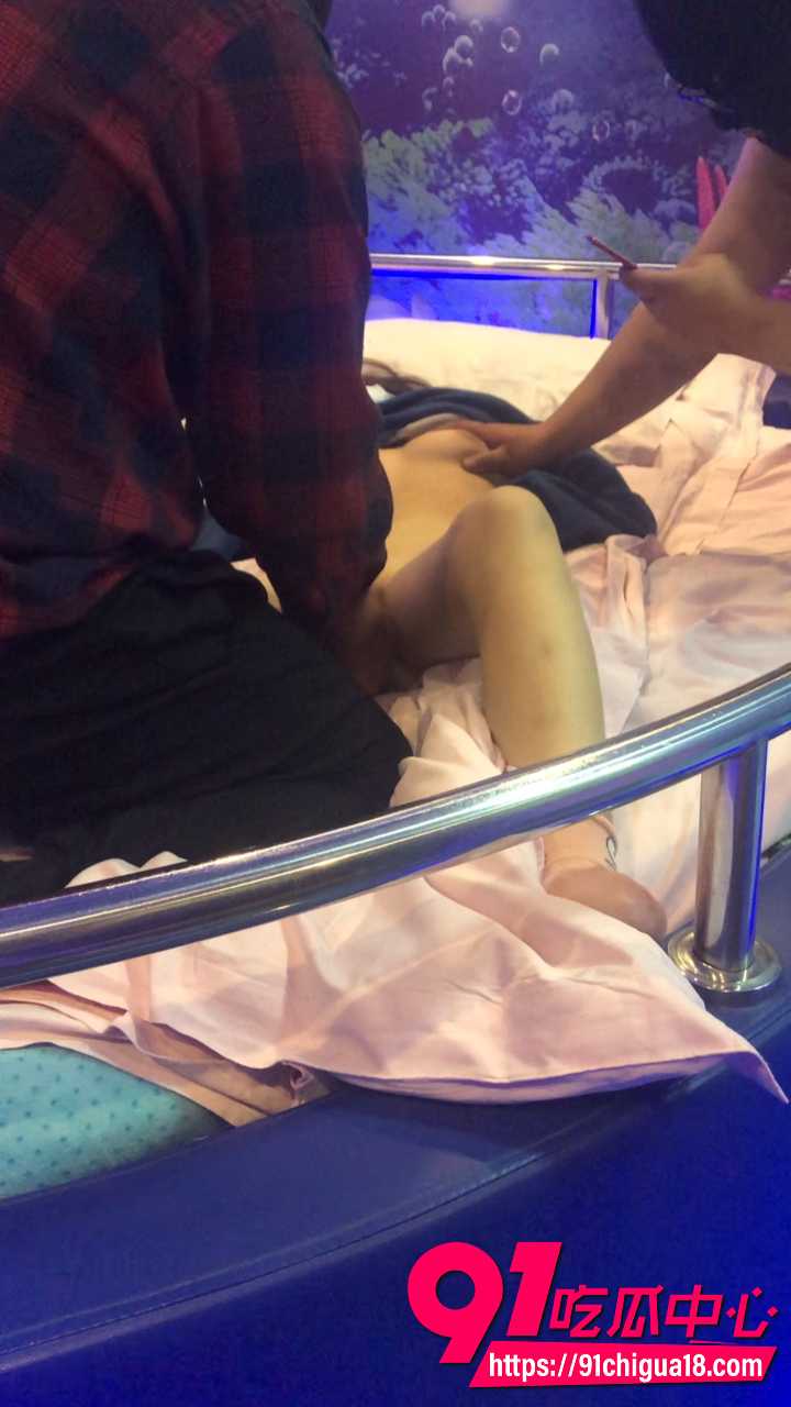 大二清纯妹子聚会喝迷药晕倒3