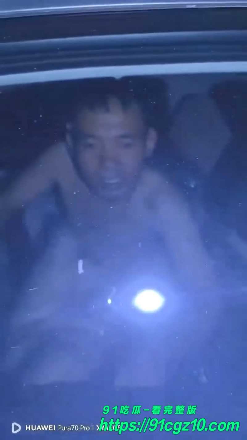大哥带情人山上野战被傻小子误会网页素材1素材水印版 大哥带情人山上野战被傻小子误会网页素材1素材水印版