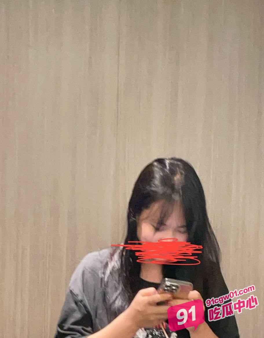 推特极品骚妻小肥羊组织线下4p换妻活动 超多夫妻报名参与淫乱派对！ 配图5