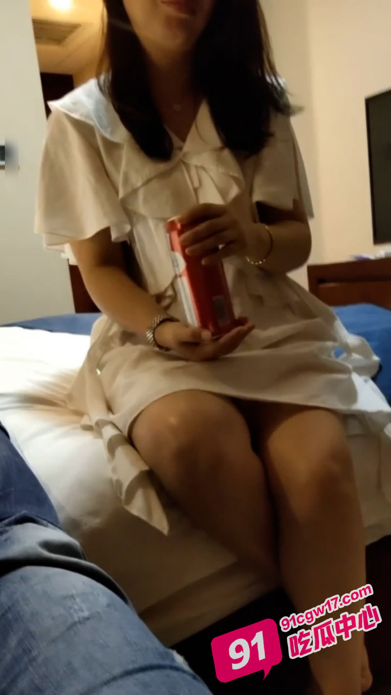 网黄胡子哥与醉酒极品少妇性爱私拍流出 激情肉搏至高潮迭起！ 配图