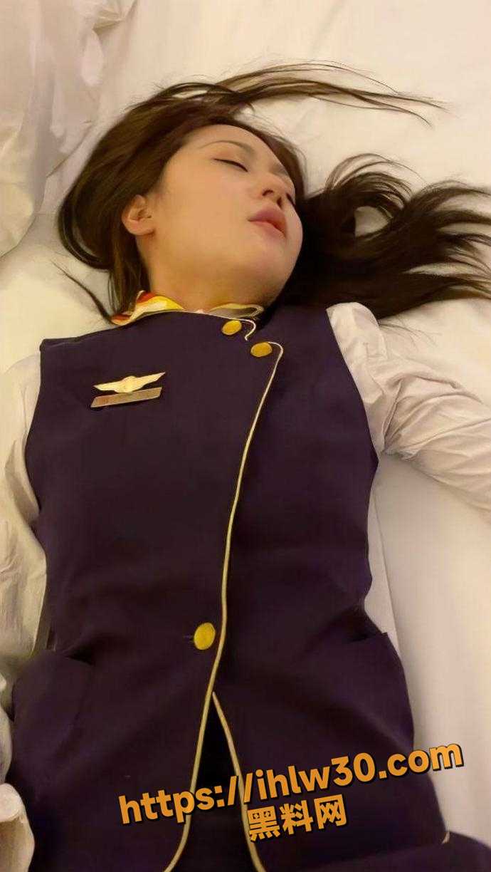 金主爸爸包养调教的极品空姐 肉丝情趣内衣无套抽插 喜欢意淫空姐场面的绝对令你血脉喷张！