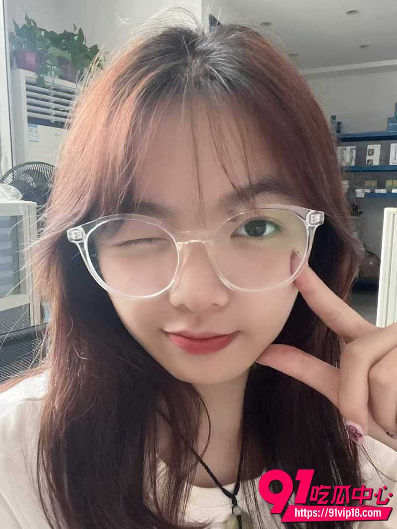 广西02年眼镜妹梁桦 6