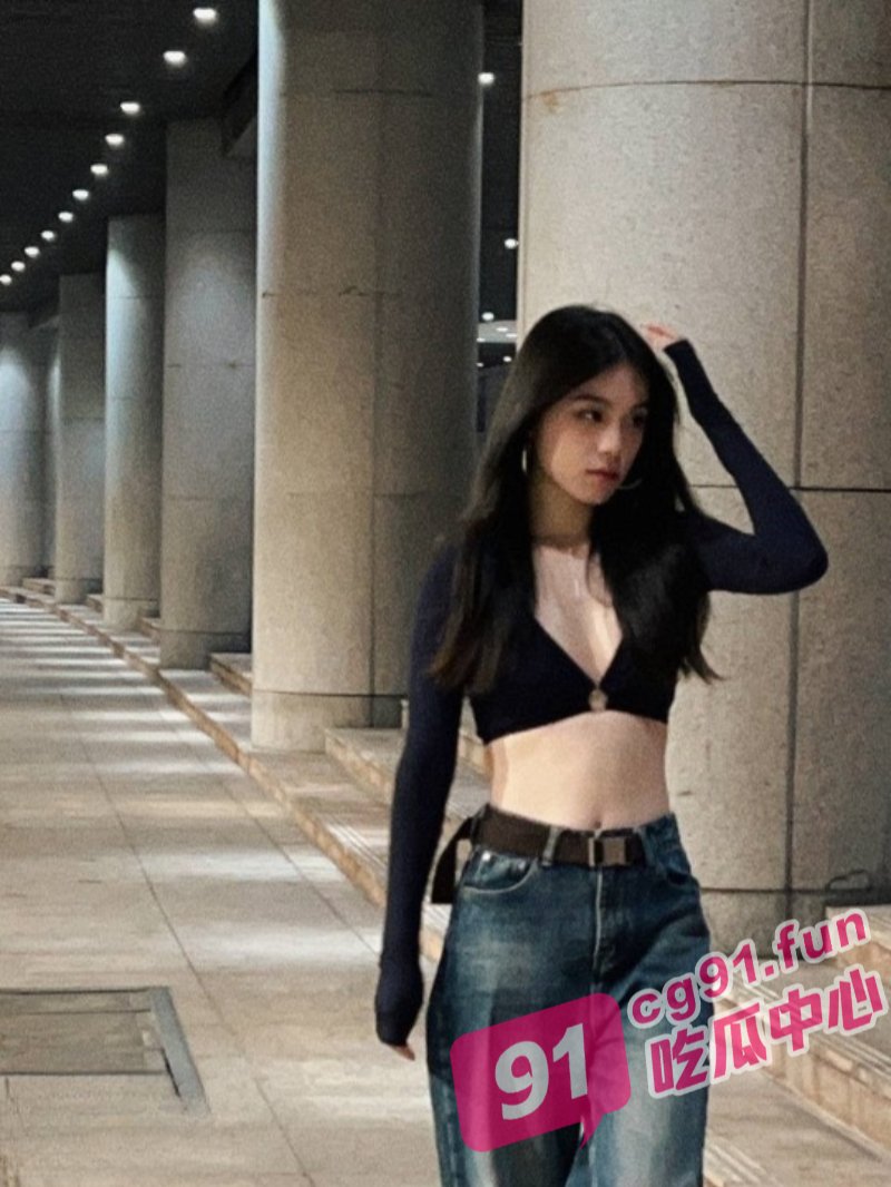 广州美术学院孙韵婷 镜前被猛烈后入 看着自己被操的表情！