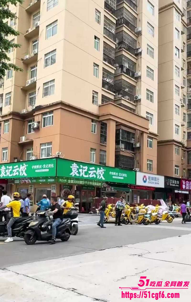 广西南宁袁记水饺跳楼事件04