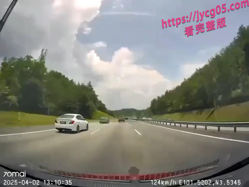 沪昆高速惨烈车祸！轿车翻滚360°！孩子目睹妈妈被碾压！ 配图