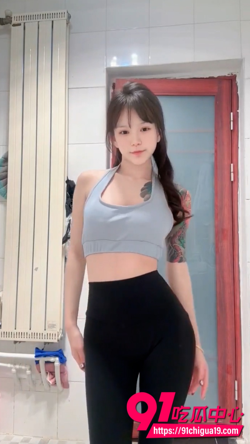 高颜值纹身嫩妹蒙佳怡8