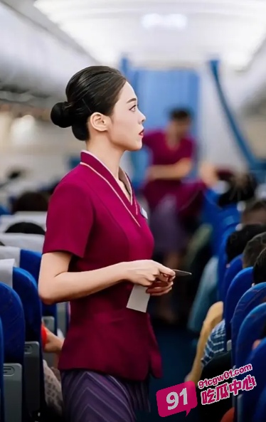 推特大神bbbmwz调教绝美空姐 看高冷空姐身着制服跪地学狗爬！ 配图5