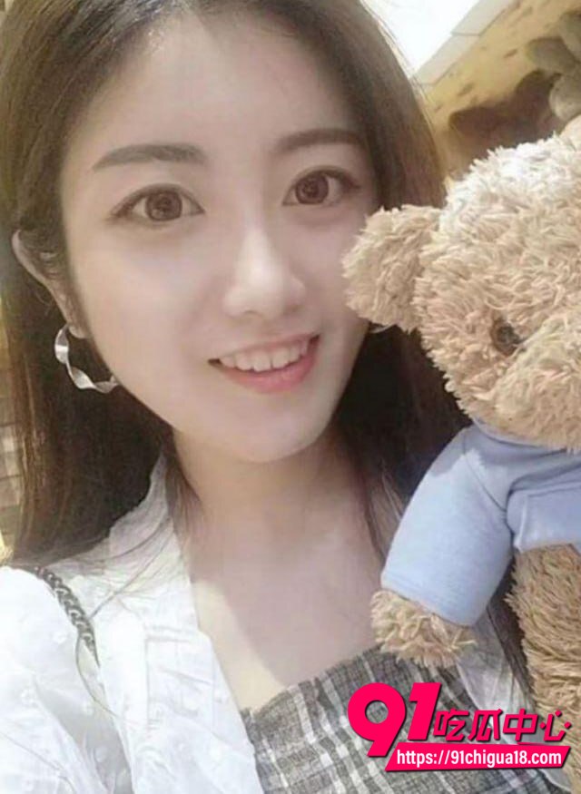 黑龙江大庆英语老师张玖婚内出轨 深喉口交大屌被情夫调教抠逼到爽