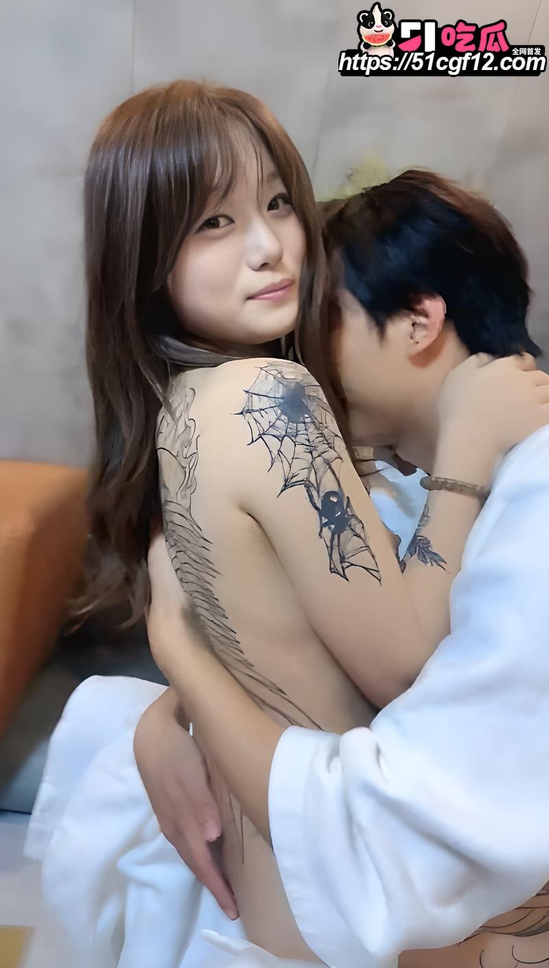 高颜值花臂精神小妹带闺蜜下海直播1 高颜值花臂精神小妹带闺蜜下海直播1