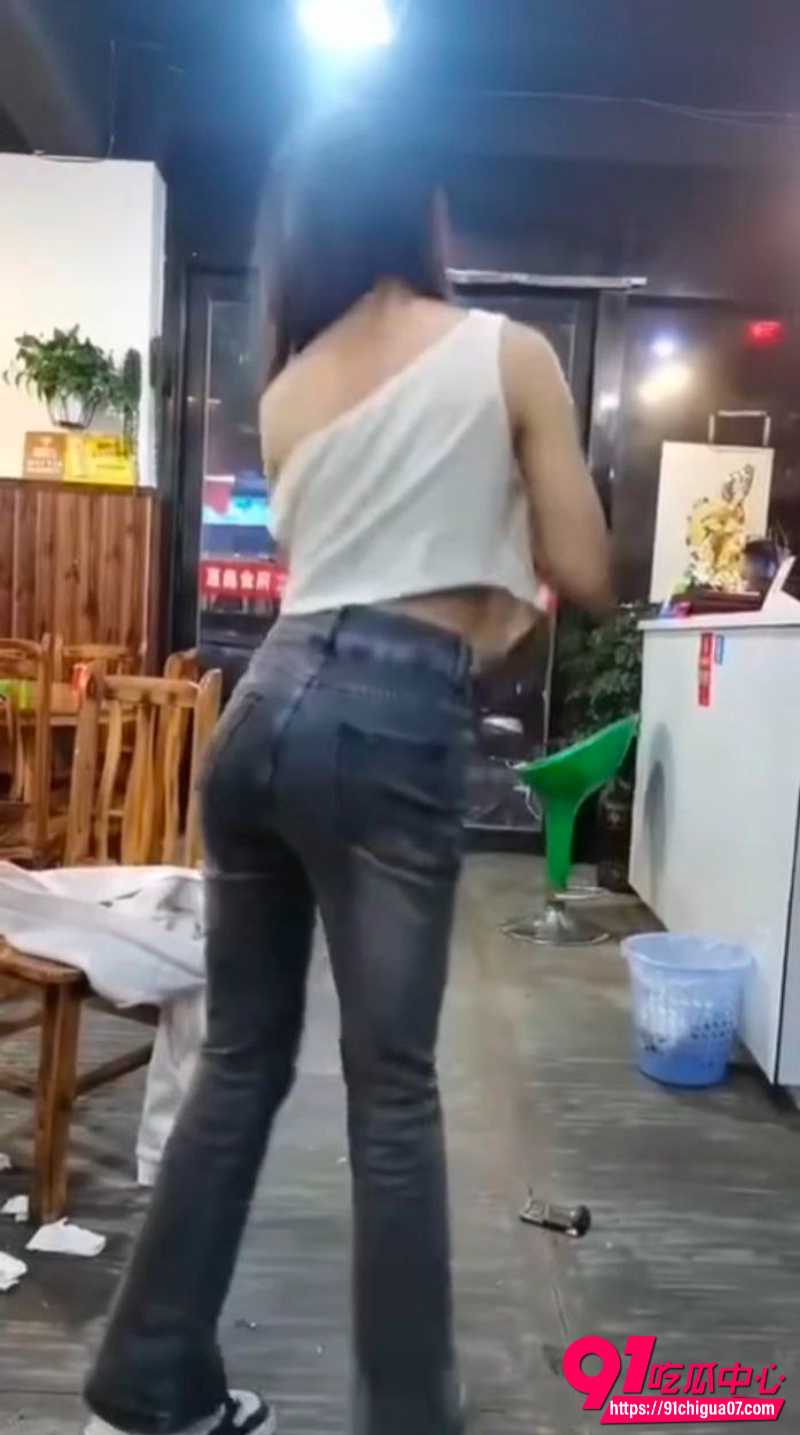 凯里女孩喝酒脱衣骚舞视频全网曝光8