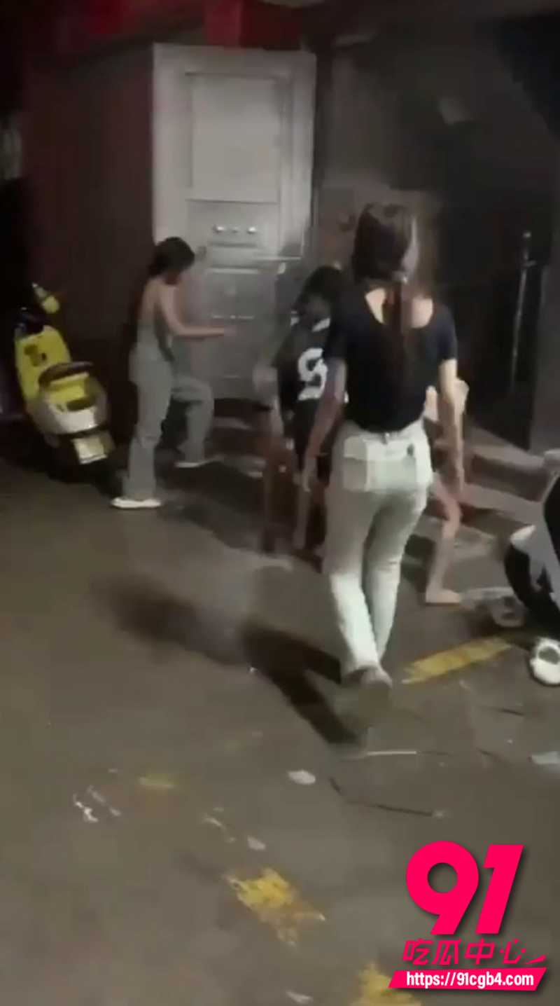 精神小妹干架现场 2