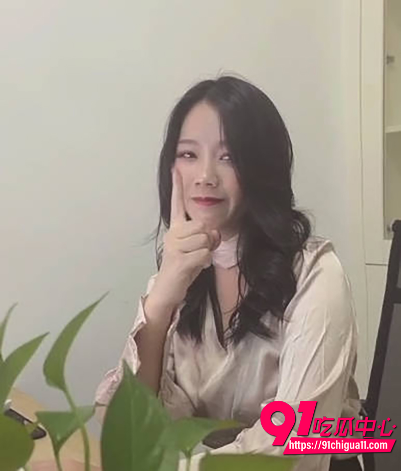清纯OL少妇蜜桃酱 4
