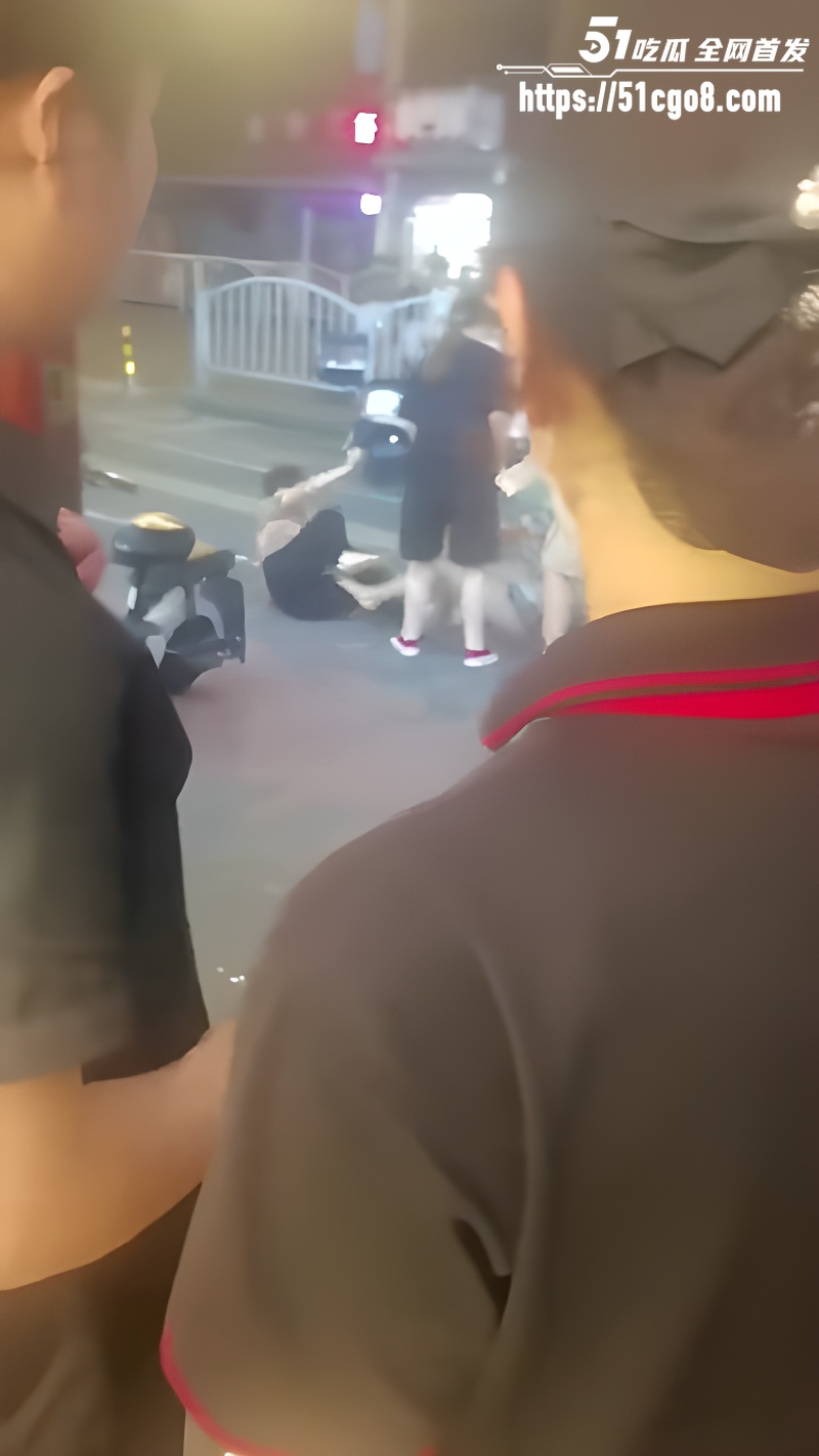 上海街头 原配与小三互殴 1 上海街头 原配与小三互殴 1