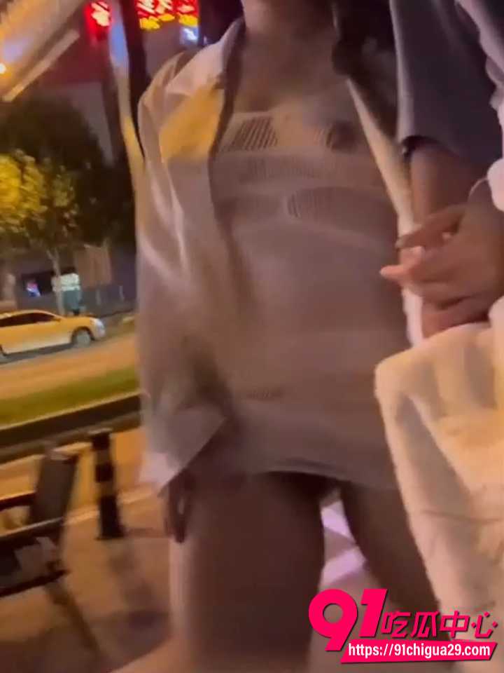 顶级反差婊九头身深夜街头大胆露出2 顶级反差婊九头身深夜街头大胆露出2
