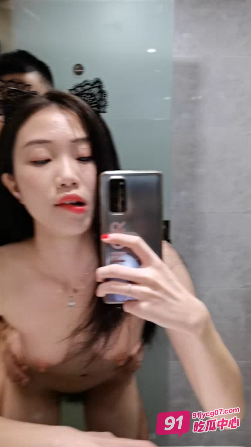 性感学姐黄晶晶镜前裸身视频曝光 当时多恩爱现在就多后悔！