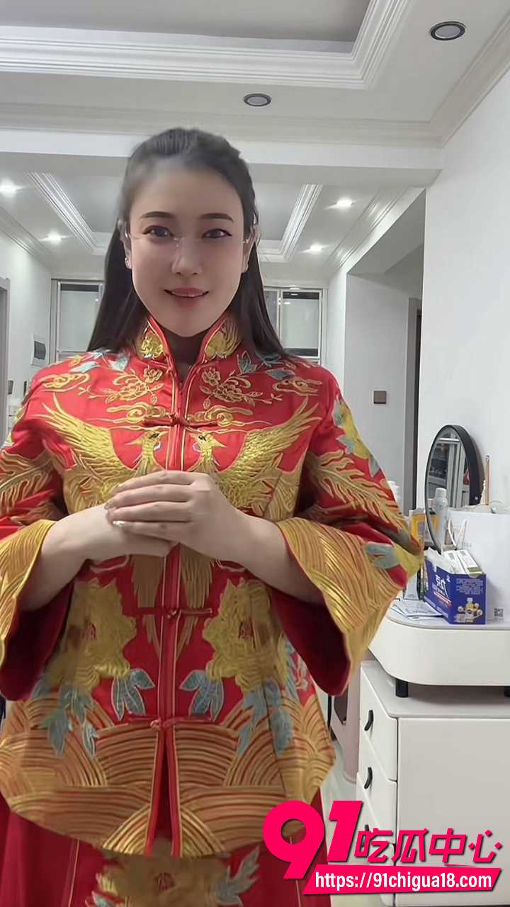 东北眼镜姐客厅全裸约炮被网友扒出6 东北眼镜姐客厅全裸约炮被网友扒出6