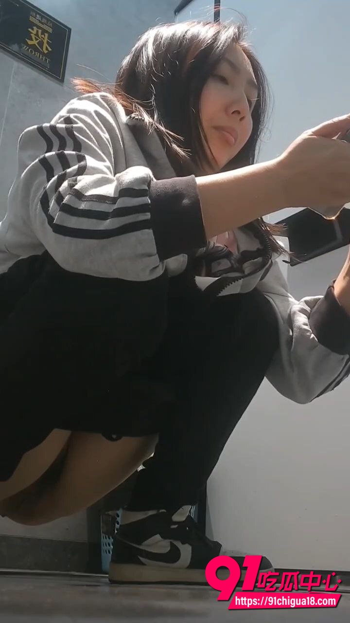 商场厕所大神偷拍视频1