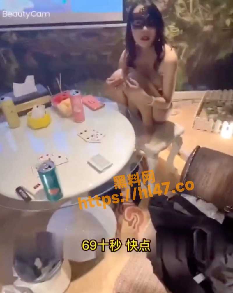 换妻的极品骚货 装清纯却被熟练的技术给暴露了 淫荡闷骚的对话简直太会撩人了！
