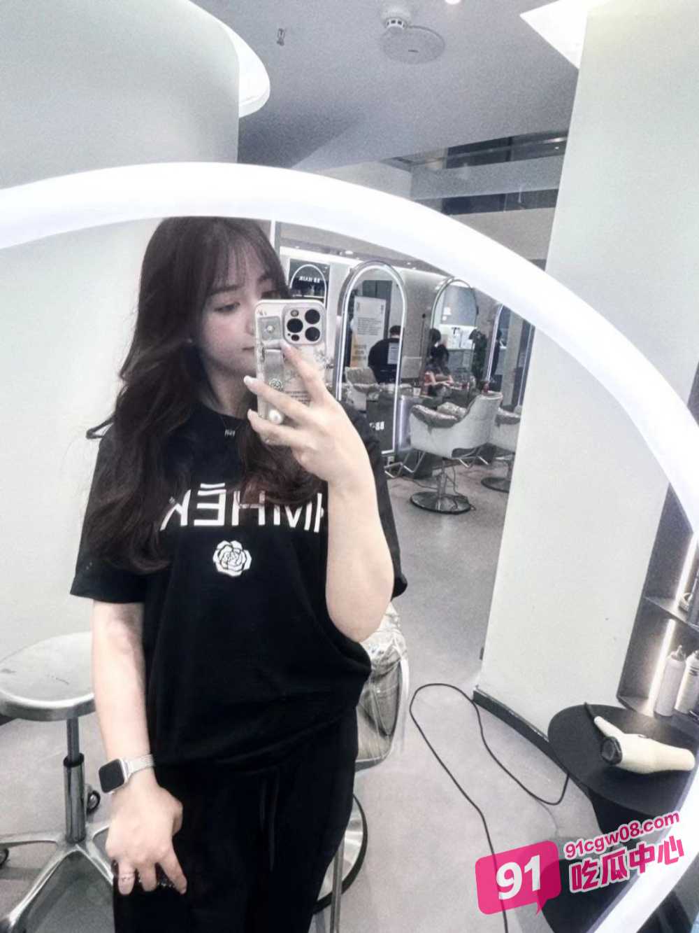 辽宁抚顺良家人妻 李宇 趁老公出差带炮友回家偷情 在床上被干的哭腔呻吟！ 配图3