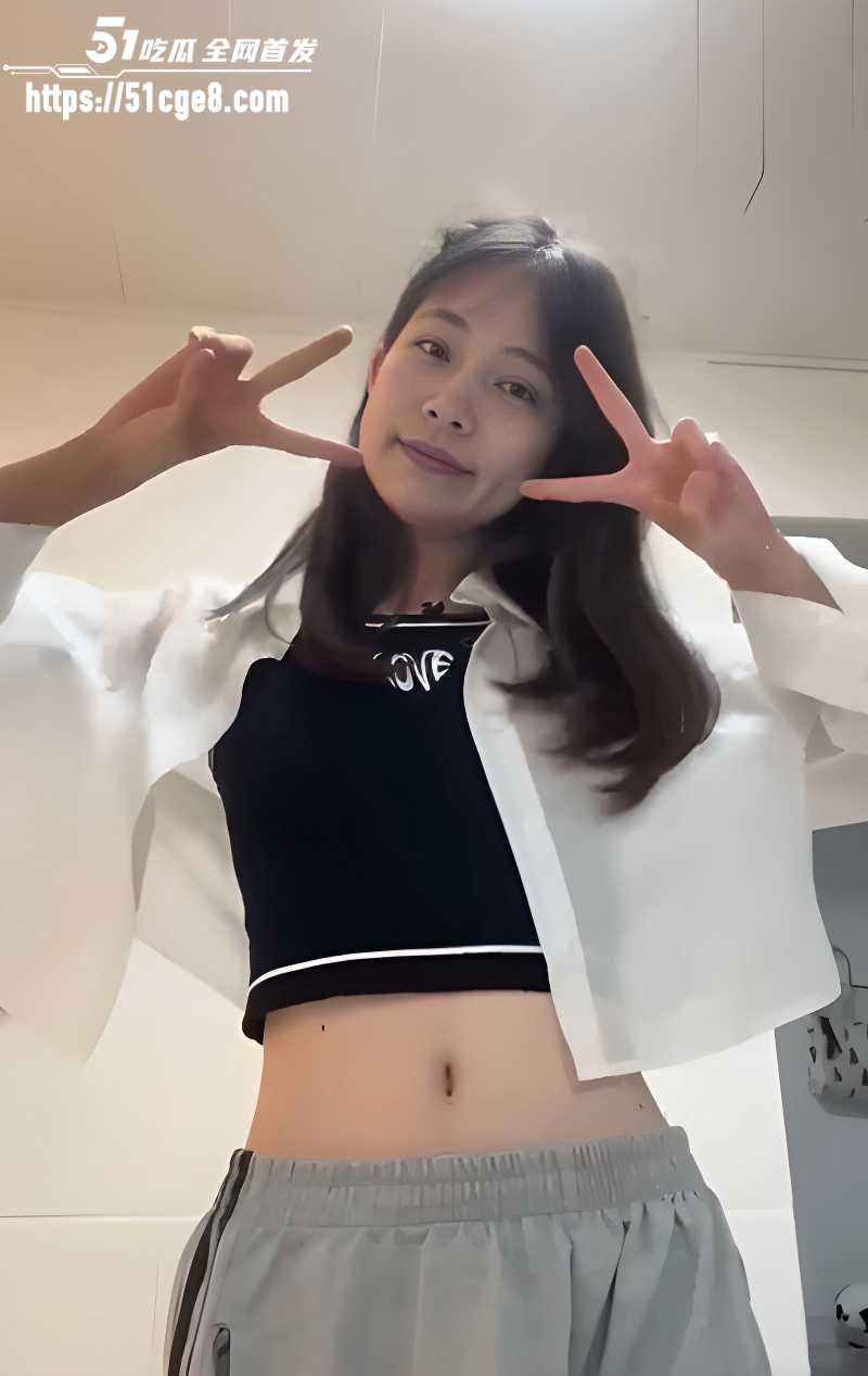 贫乳女大 自拍泄密 1