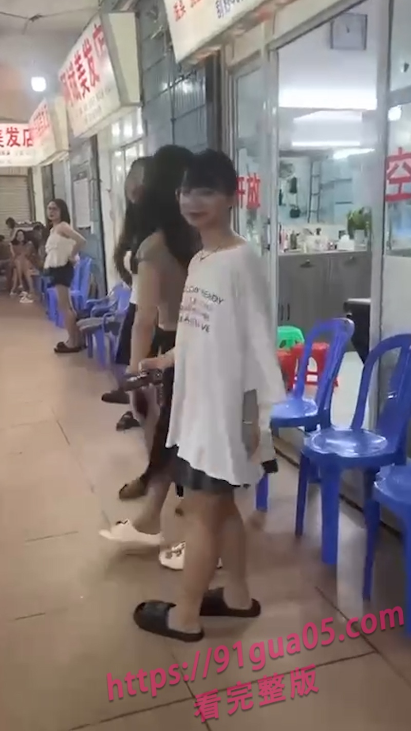 男子暗访鸡窝一条街 超年轻的小妹妹下海接客震惊全网