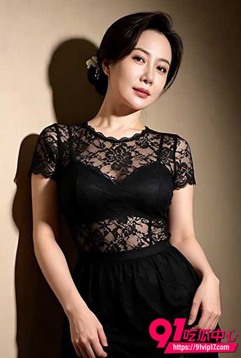 海角家庭乱伦 后入猛操高颜值极品肥臀岳母 房间激情做爱无套内射!