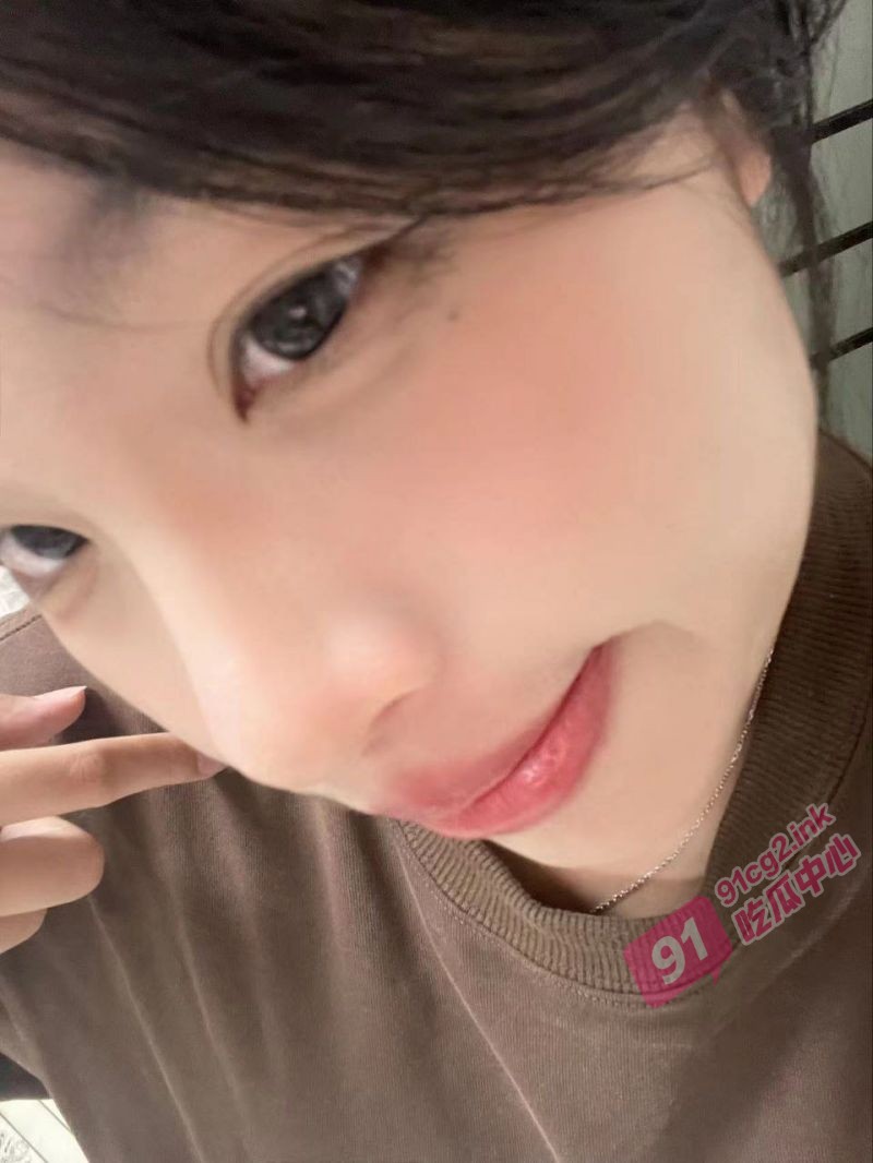 广州清纯女高三校花徐家淇～被金主调教成小母狗 在厕所把自己的处女奉献给了金主！