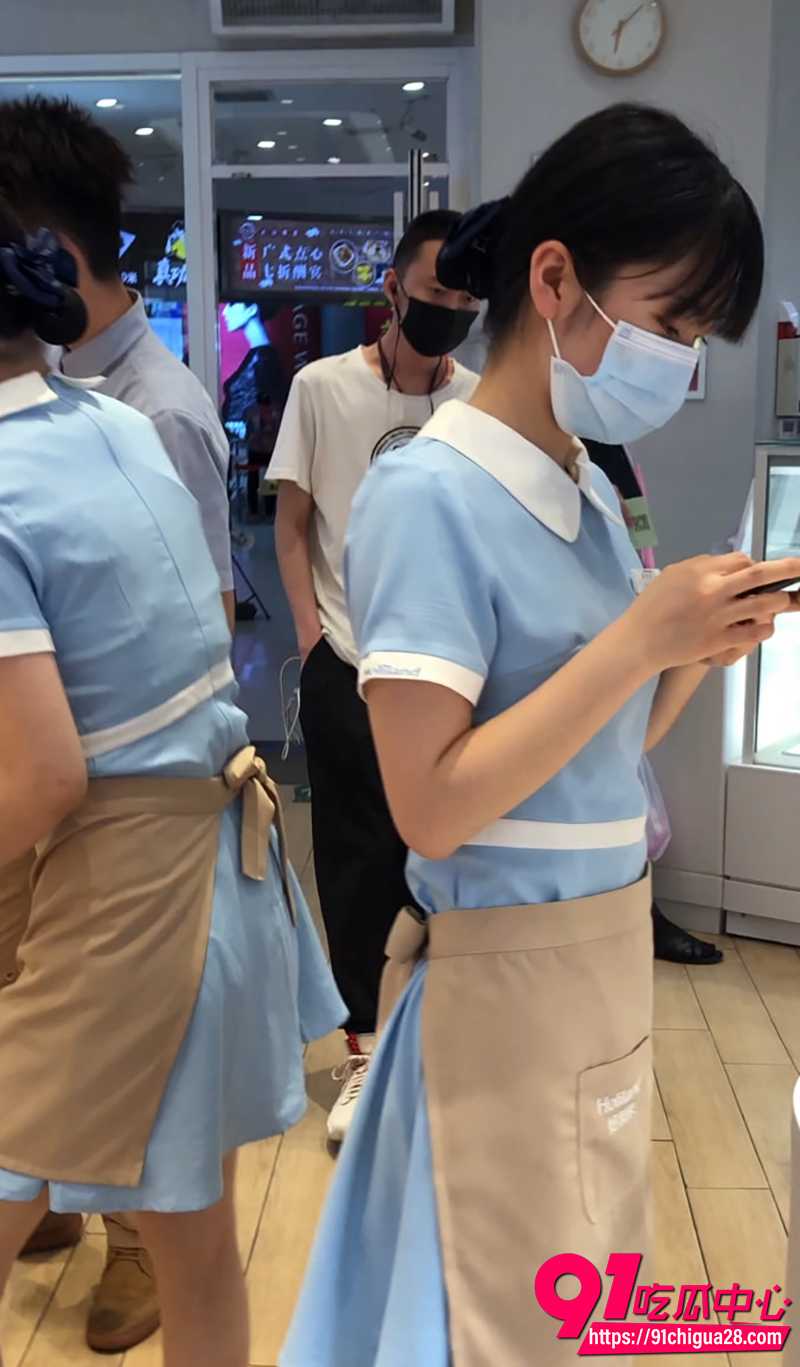 抄底大神偷拍服务员  2