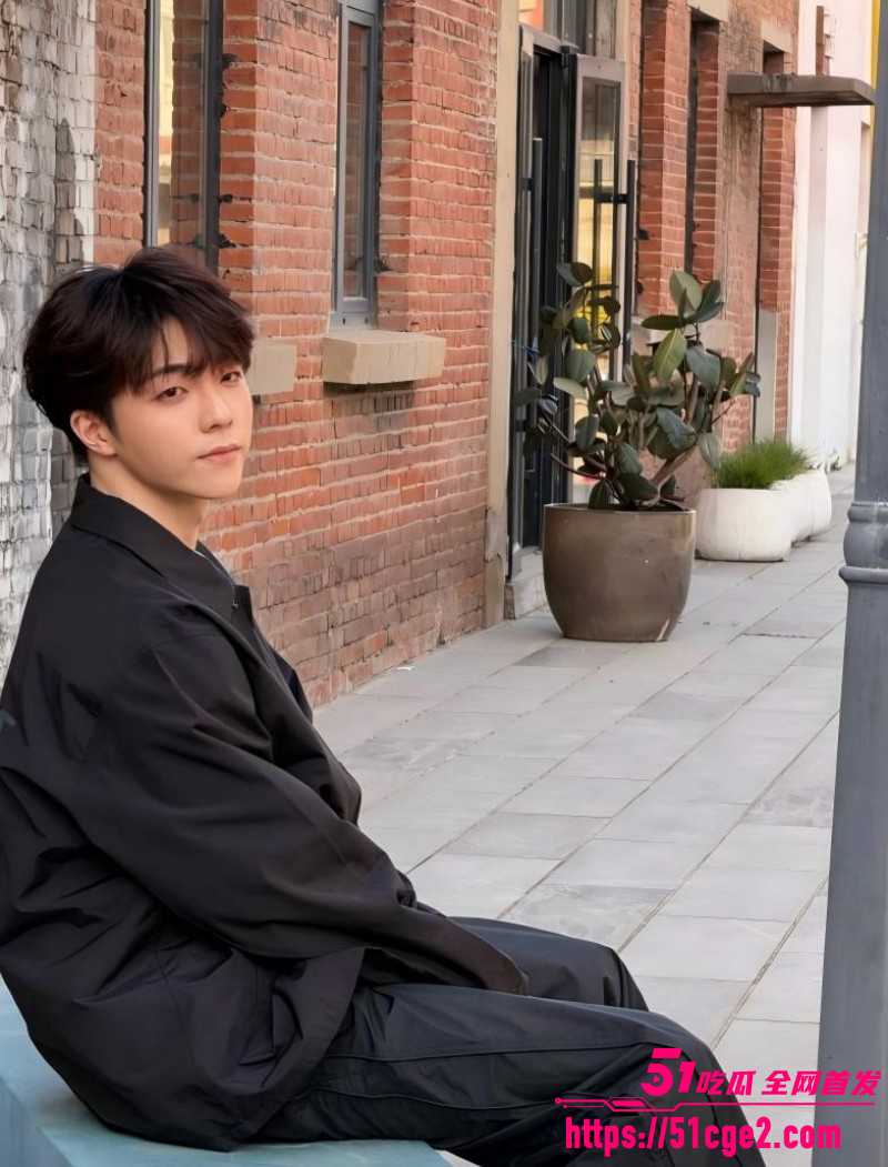 内娱男星陈立农片场袭胸张艺凡03 内娱男星陈立农片场袭胸张艺凡03