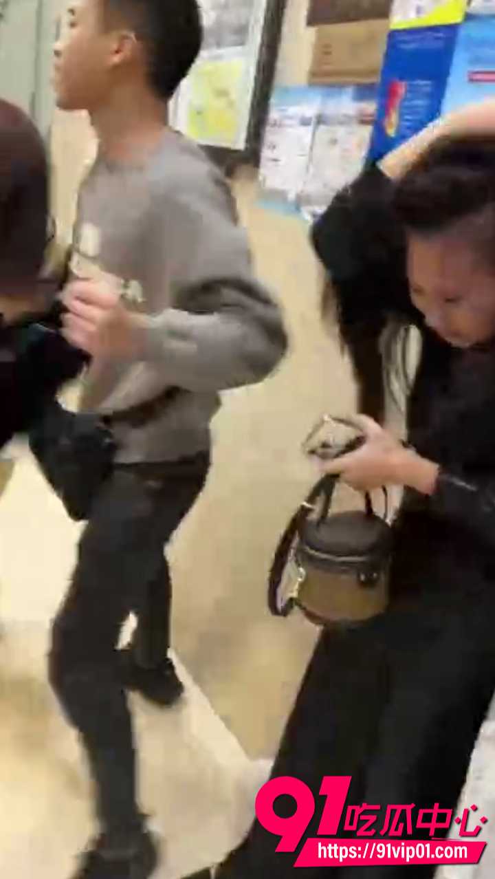 浙江小区原配抓奸丈夫和小三出轨3 浙江小区原配抓奸丈夫和小三出轨3