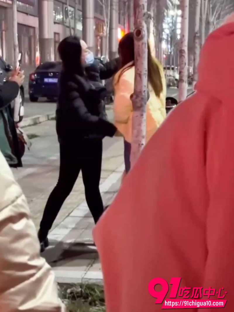 青岛汽车站硬核捉奸5