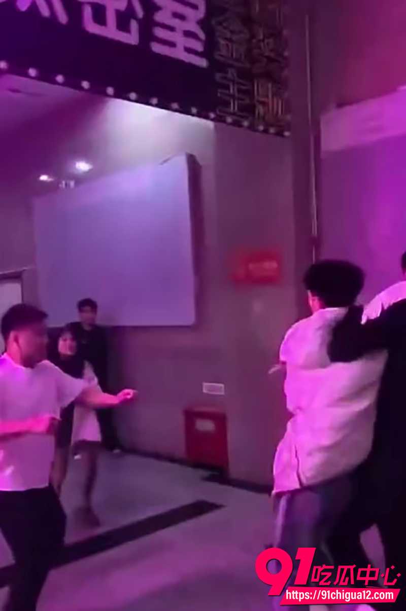 精神小伙1V3事件 6 精神小伙1V3事件 6
