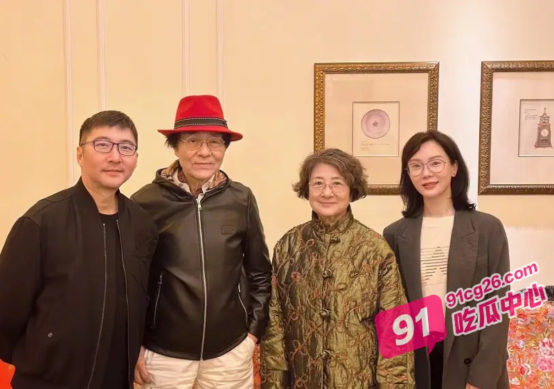 8_W_800px.jpg