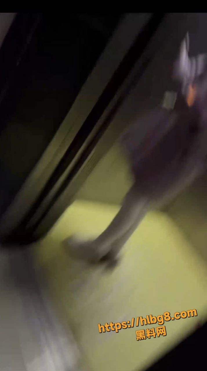 凌晨5点去女孩家 电梯里面就威胁我说她睡不着今晚也不让我睡了 结果才干了一次 倒头就打呼噜！