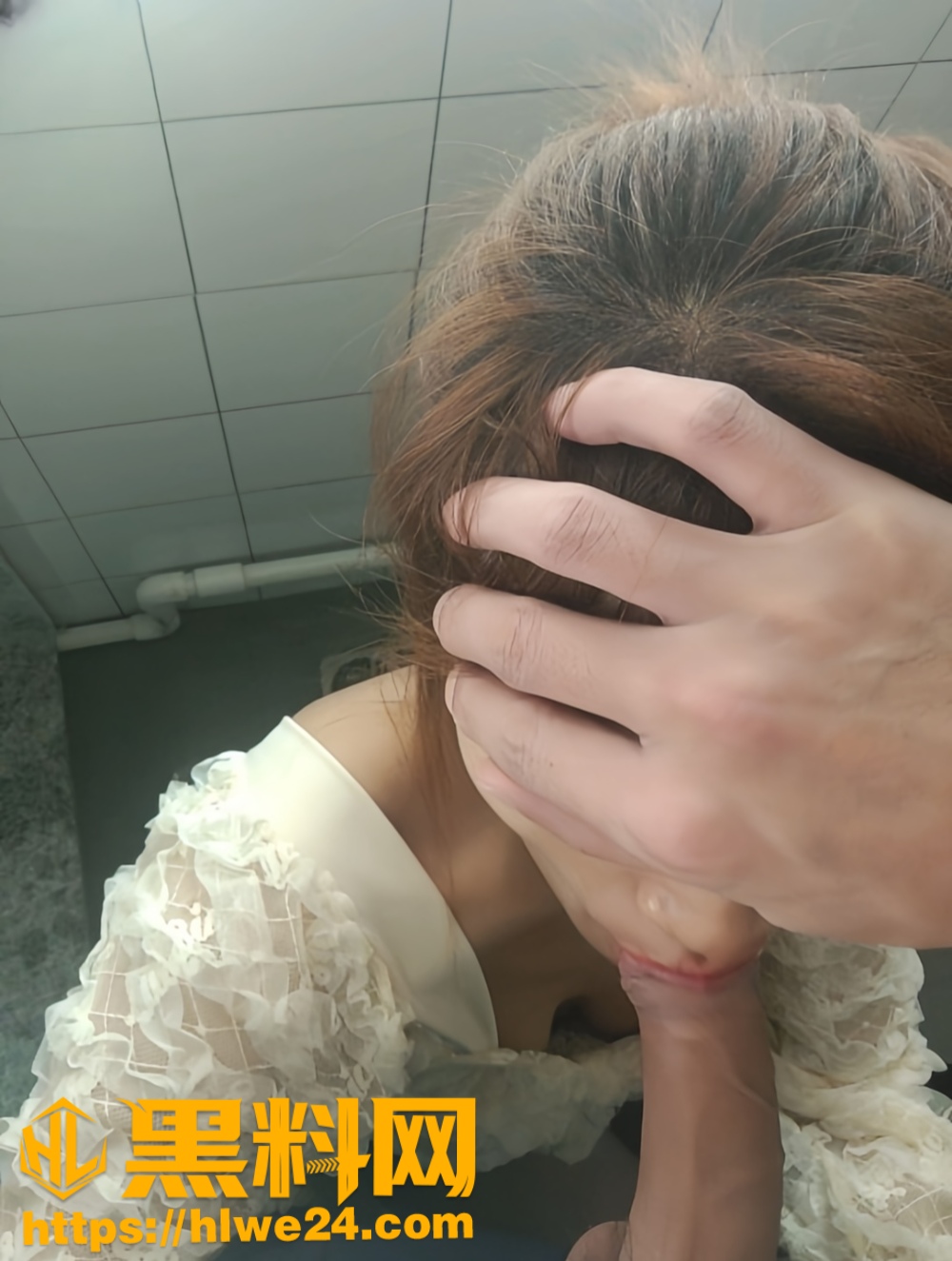 海角大神原创作品 我是个骚母亲 被儿子乱伦内射后 居然还想插屁眼?
