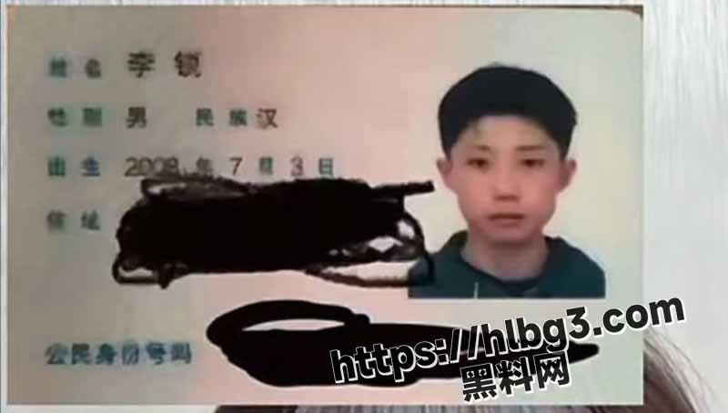 当刷在抖音上刷到自己女友被别人表白成功是一种什么体验 08年小伙一朵玫瑰既赚流量又抱美人！