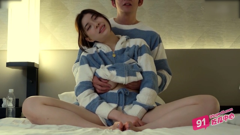 准新娘婚前约见谈了两年的前男友并与他度过了一个美好的夜晚~ 配图2
