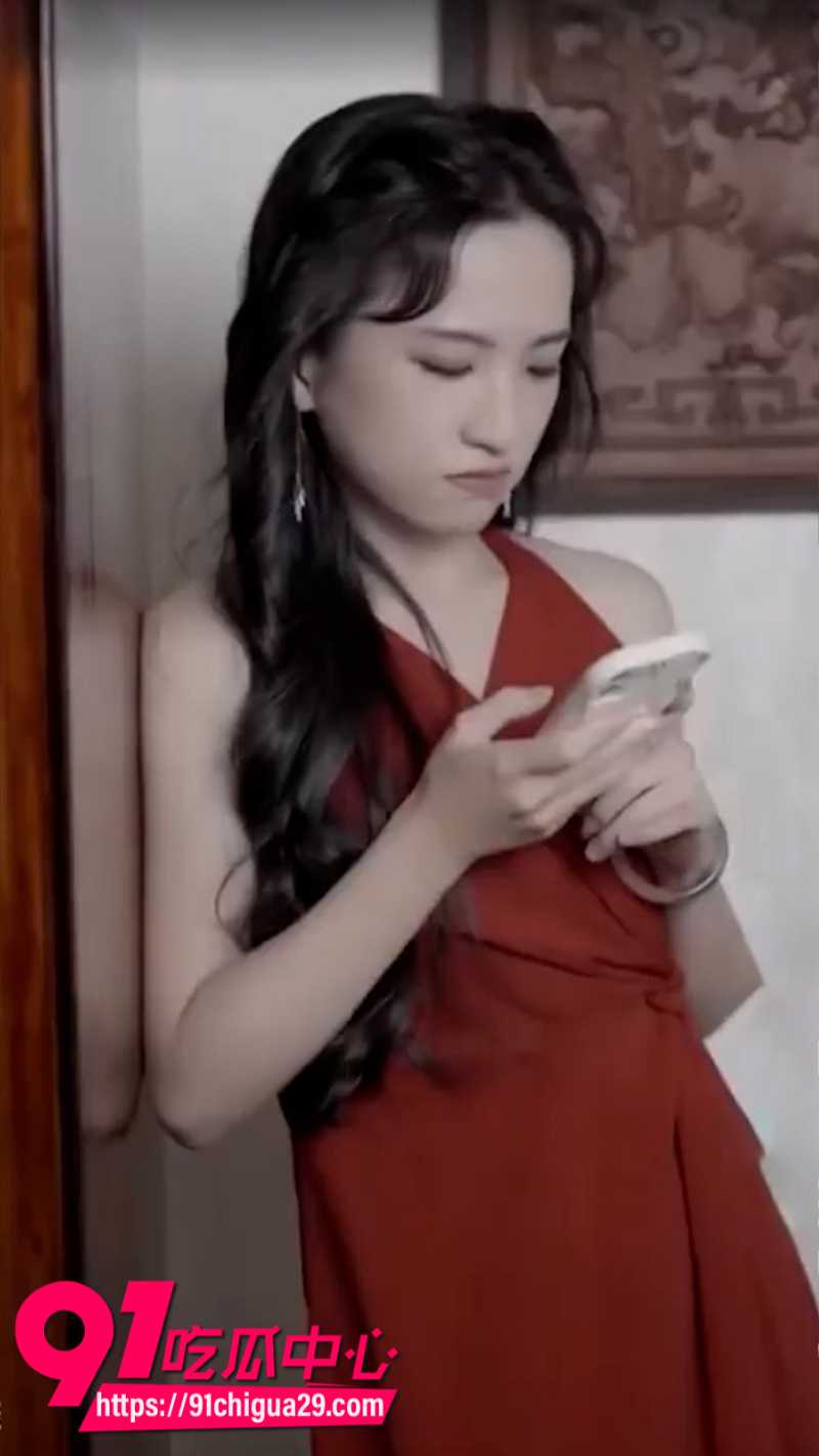 国产擦边短剧我的绝色女房东4 国产擦边短剧我的绝色女房东4