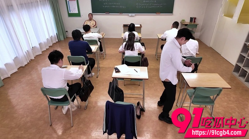 村长pmv混剪 小恶魔在教室疯狂对男同学吸精 十指交扣热吻后入 女上位榨干男主2