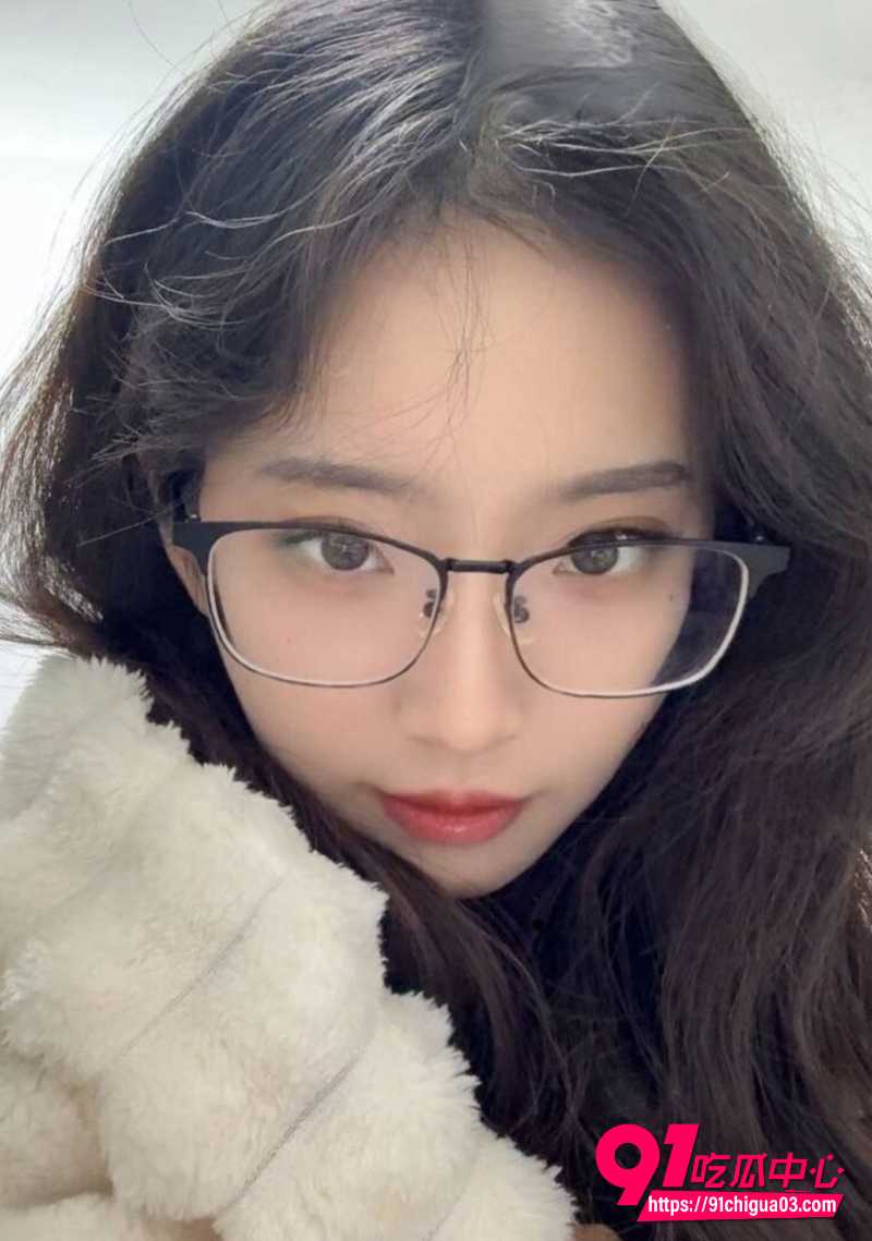 陕西师范大学白月光校花程璐私密视频流出 反差婊拿出道具假屌自慰骑到失禁 骚劲拉满