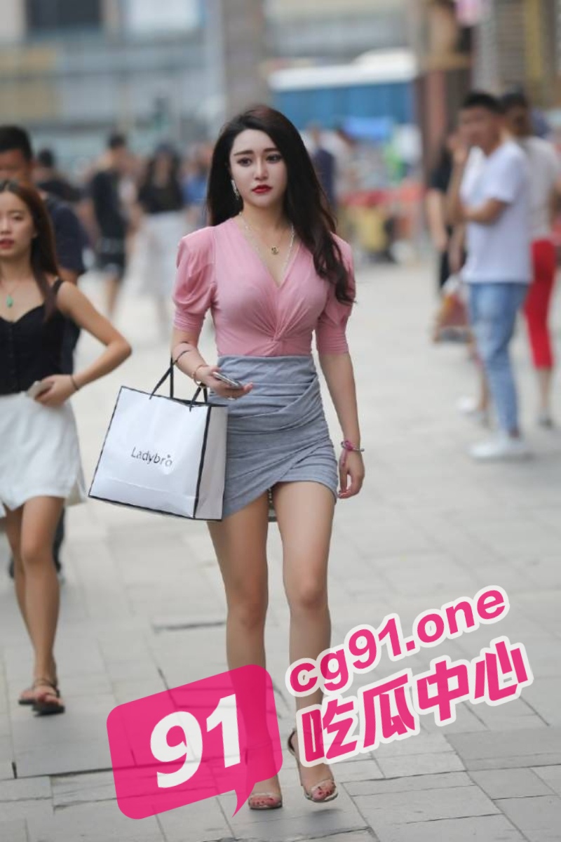 换妻圈夫妻淫乱生活真实写照 老公你别看我害羞 铁打骚逼流水的屌刺激日常