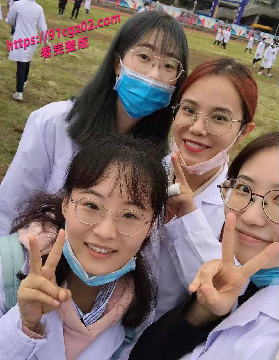 外表清纯内心火热？辽宁医科大眼镜妹私拍视频曝光人设败露