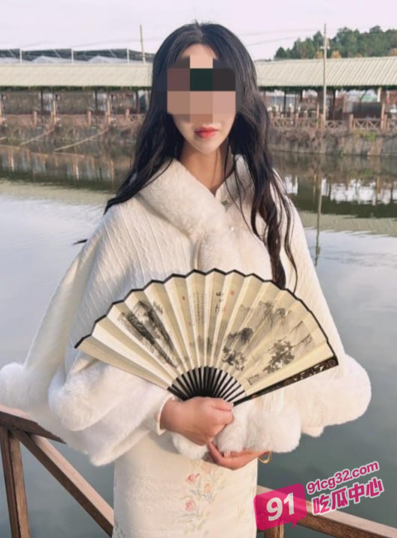 会喷水的亲姐姐～禁欲半个月的姐姐 看到我嫩逼就开始拉丝了！