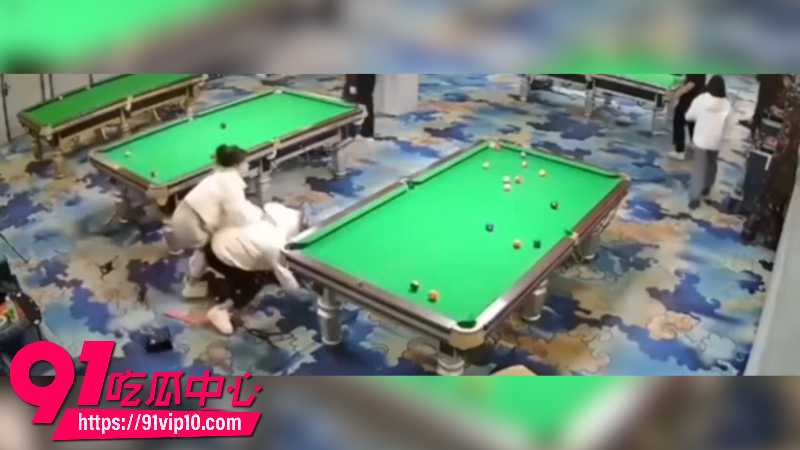 海口台球厅2V5砍人案现场监控5 海口台球厅2V5砍人案现场监控5