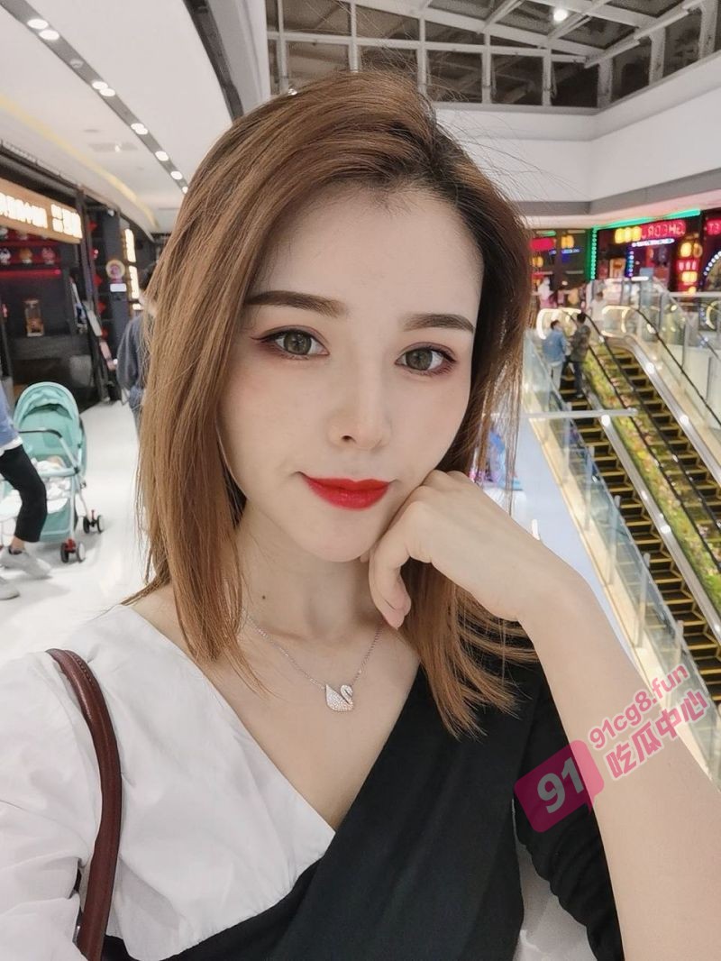 高冷少妇欲望强～奶子都下垂了 想问下瓜友们这奶子还能啃吗