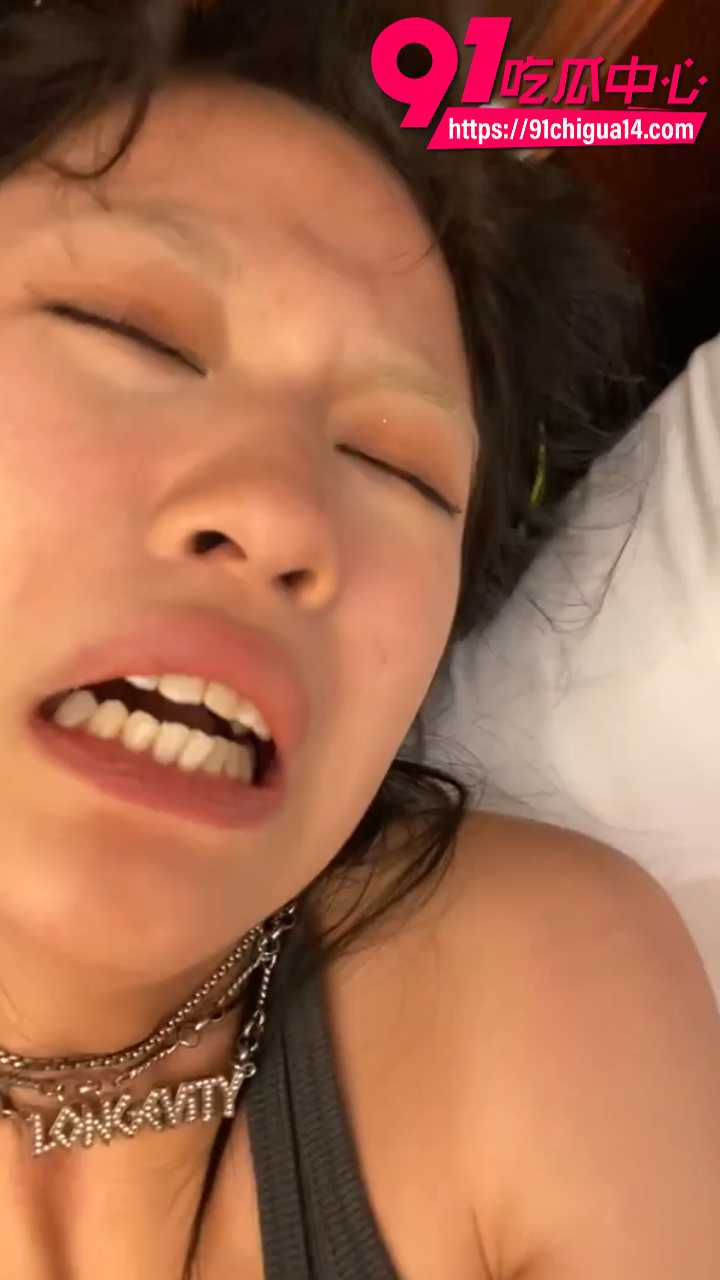 抖音高颜值美妆博主小小舒私下被男友狂操7