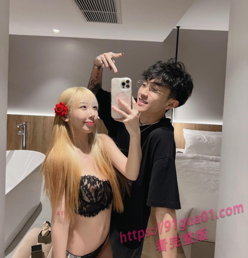 泰国网红HIGHSSTN与细狗男友性爱日常！床单都湿透了！ 配图3