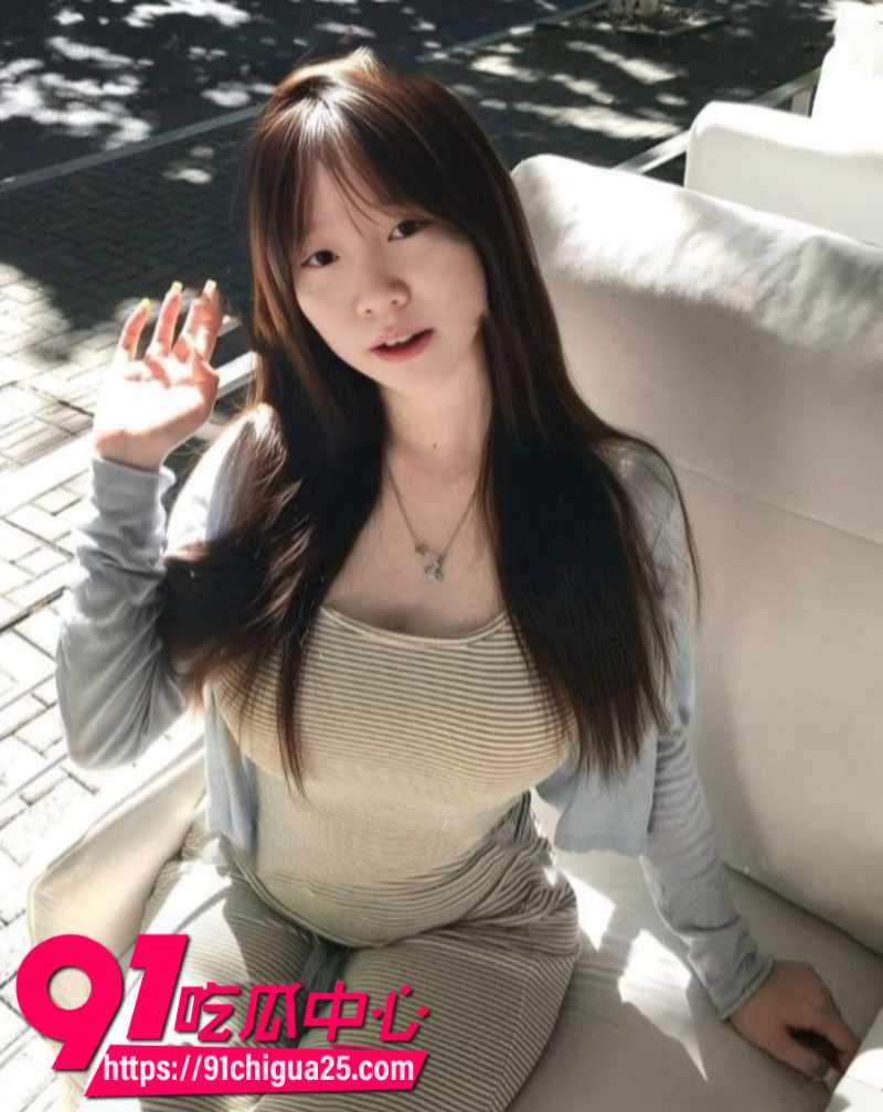广东极品反差嫩妹闫丹裸贷资料泄漏3