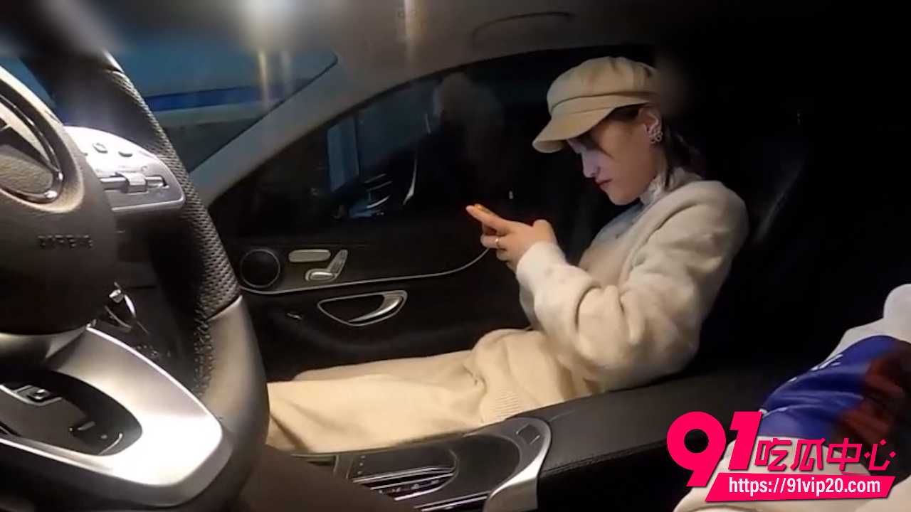 奔驰哥开豪车约炮长沙财经学院气质美女 嫩穴被肉棒狠狠贯穿！全程手机自拍边草边录！