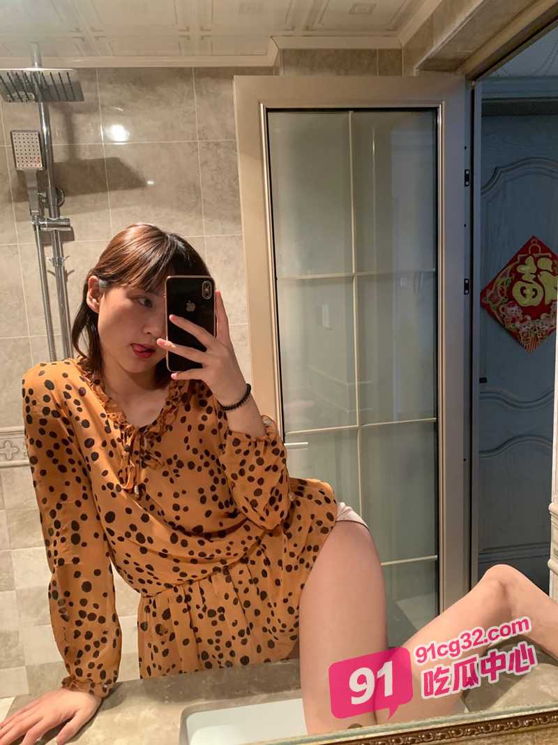 河南美少妇陈芮 白嫩肌肤不输少女 居家自拍色诱视频流出！ 配图8